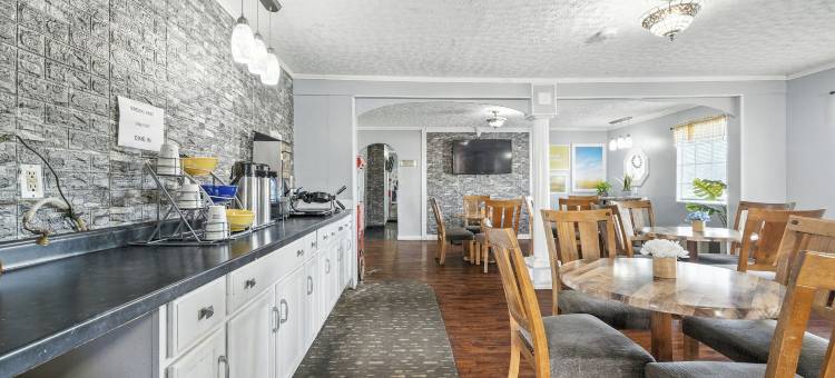 特雷霍特温德姆戴斯套房酒店(Days Inn & Suites by Wyndham Terre Haute)图片