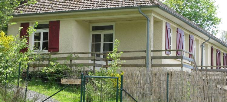 Holiday Home in Luzy with Fenced Garden图片