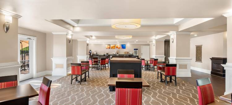 史密斯堡I-540舒适套房酒店(Comfort Inn & Suites Fort Smith I-540)图片