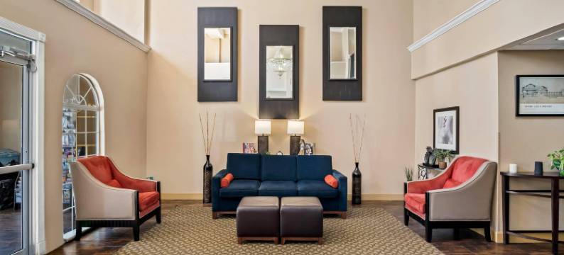 品质酒店套房欧文-拉斯科利纳斯(Quality Suites Irving-Las Colinas)图片