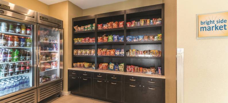 圣路易斯科林斯维尔拉昆塔温德姆套房酒店(La Quinta Inn & Suites by Wyndham Collinsville - St. Louis)图片