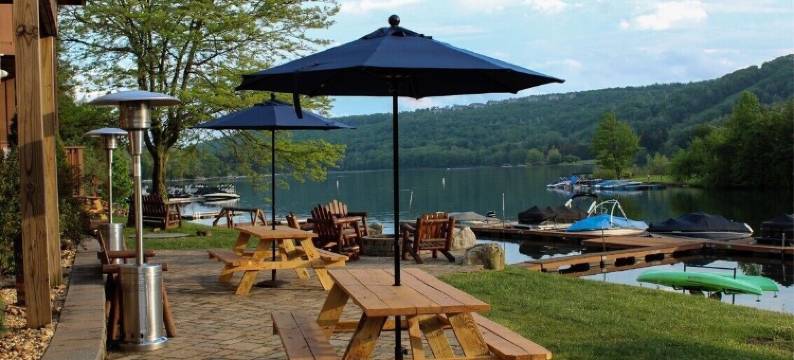 湖滨小屋(LakeFront Lodge)图片