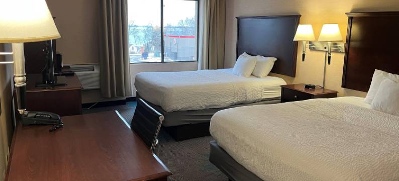 德卢斯湖畔漫步戴斯酒店(Days Inn by Wyndham Duluth Lakewalk)图片