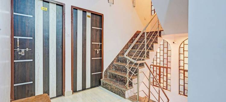 FabHotel Tirth舒适住宿 - 距离卡西·维什瓦纳特神庙800米(FabHotel Tirth Comfort Stays - 800 m from Kashi Vishwanath Temple)图片