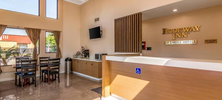 阿蒂西亚喜瑞都罗德威酒店(Rodeway Inn Artesia Cerritos)图片