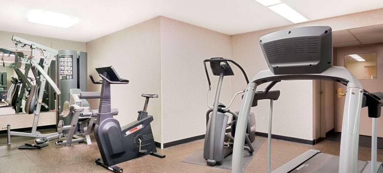 普利茅斯温德姆华美达酒店及会议中心(Ramada by Wyndham Plymouth Hotel & Conference Center)图片