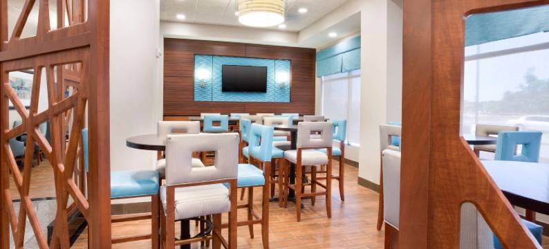 德鲁伯灵顿套房酒店(Drury Inn & Suites Burlington)图片