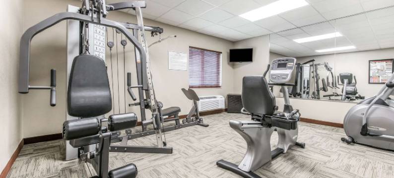 宾夕法尼亚华盛顿郊区套房酒店(Suburban Studios Washington, PA)图片