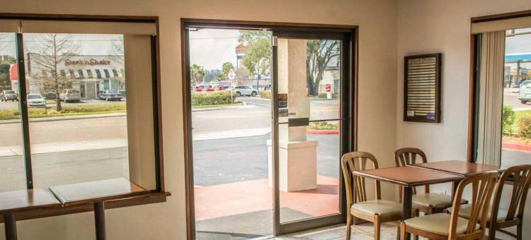 湖市I-75罗德威酒店(Rodeway Inn Lake City I-75)图片