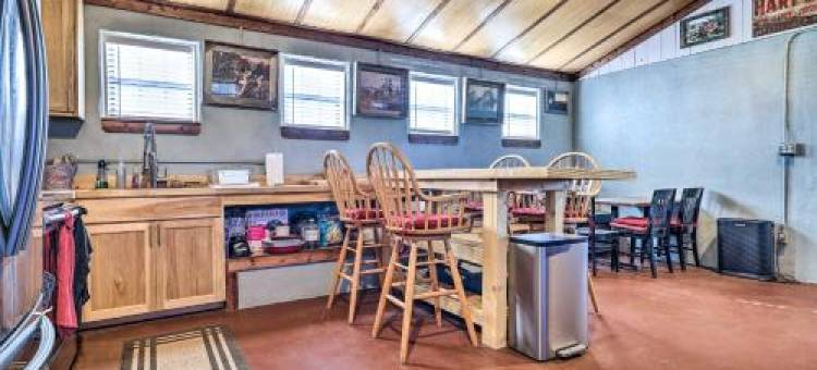 San Marcos River Hideaway with Game Room and Fire Pit图片