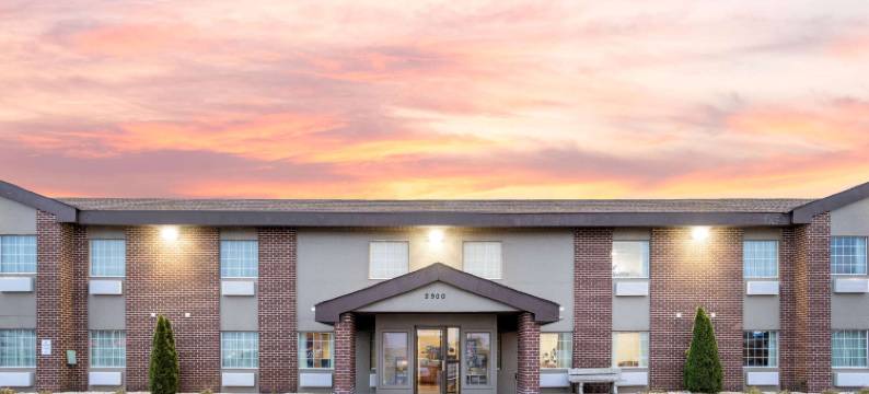 贝洛伊特呗盟套房酒店(Baymont by Wyndham Beloit)图片