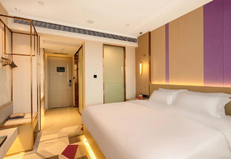 Lavande Hotel (Xintian County Government) Hotel Overview