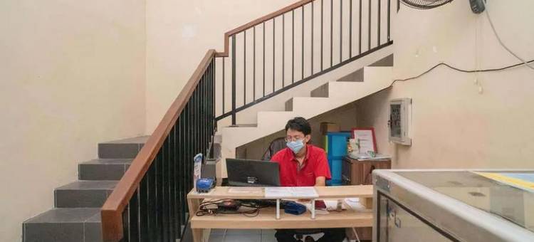 红多兹酒店@泗水苏科马马农格尔(RedDoorz at Sukomanunggal Surabaya)图片