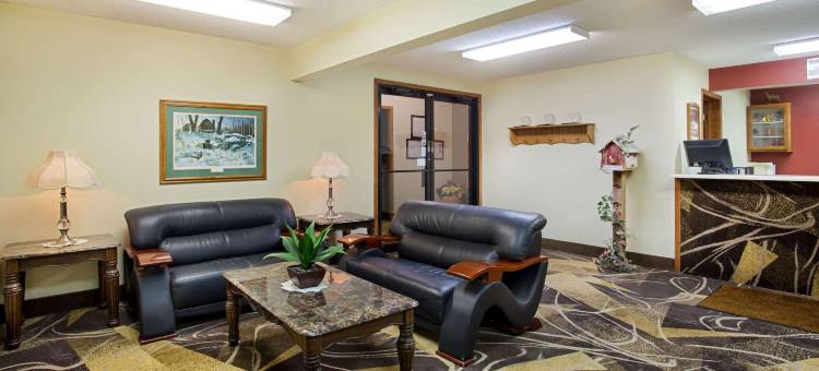 查尔斯城速8酒店(Super 8 by Wyndham Charles City)图片