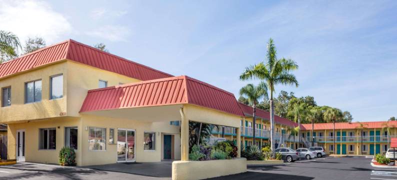 萨拉索塔速8酒店-近西耶斯特基(Super 8 by Wyndham Sarasota Near Siesta Key)图片