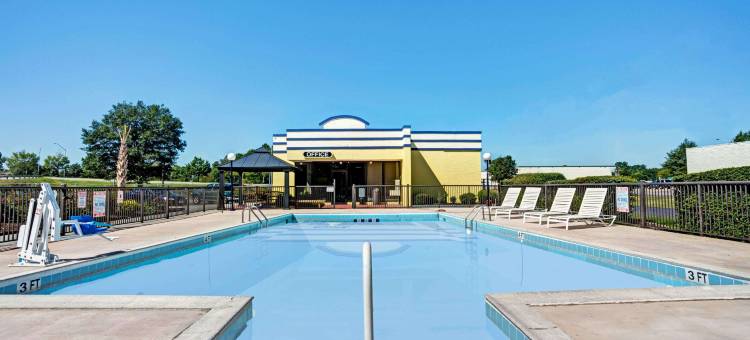 诺福克军事圈戴斯酒店(Days Inn by Wyndham Norfolk Military Circle)图片