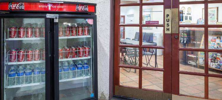 卡斯泰克六旗魔术山戴斯酒店(Days Inn by Wyndham Castaic Six Flags Magic Mountain)图片