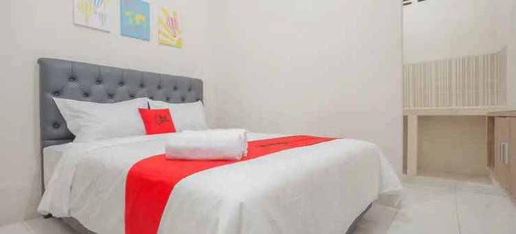 红多兹酒店-近泗水西普拉高尔夫球场(RedDoorz Near Ciputra Golf Surabaya)图片