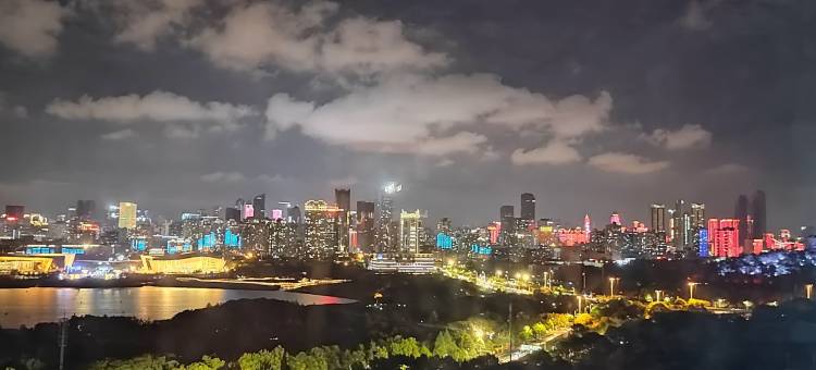 米萝影院公寓(武汉钟家村地铁站归元寺店)图片