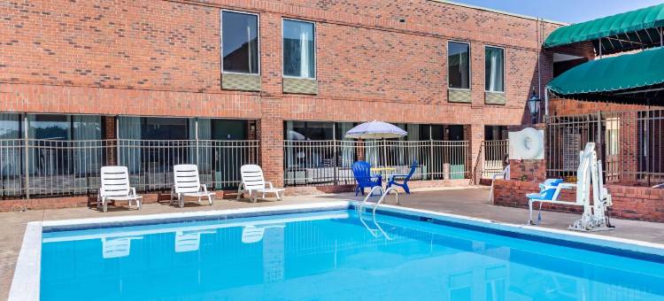 落基山黄金东部温德姆戴斯酒店(Days Inn & Suites by Wyndham Rocky Mount Golden East)图片