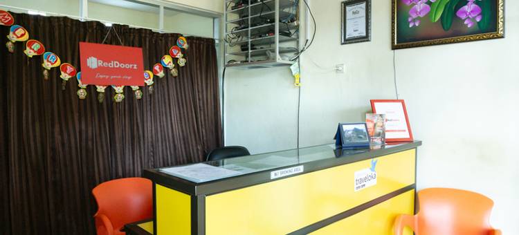 红多兹酒店-H.哈桑阿罗伯斯曼机场(RedDoorz Near H. Hasan Aroeboesman Airport)图片