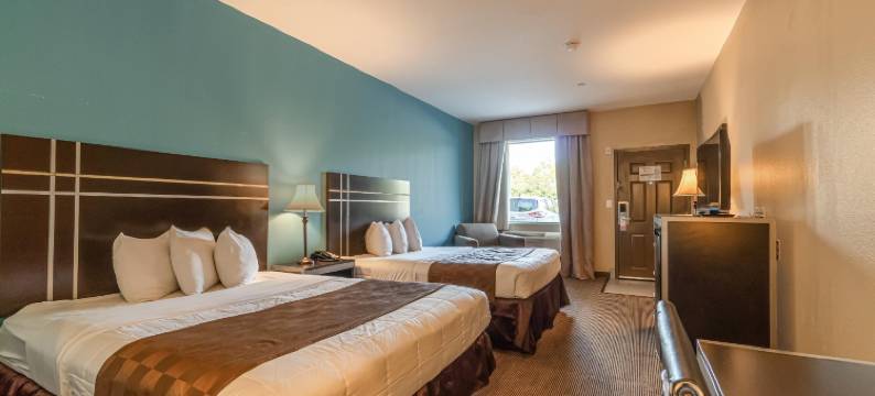 OYO 近沙纳 TX 的莫尔顿旅馆及套房(Moulton Inn &  Suites by OYO Near Shiner TX)图片