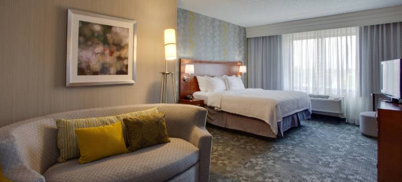 长岛/法明代尔共和国机场万怡酒店(Courtyard Republic Airport Long Island/Farmingdale)图片