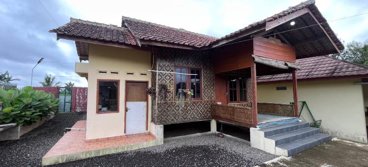 位于苏卡布米的1卧室平房-100平方米|带1个独立浴室(Rumah Kayu Villa Saung Naufal)图片