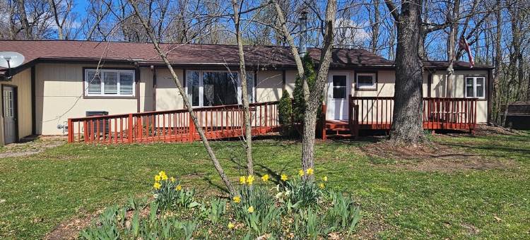 3 BdrHomew/HotTub+FREE Firewood,sleeps10inMauston,closeto WI Dells/Attractions图片