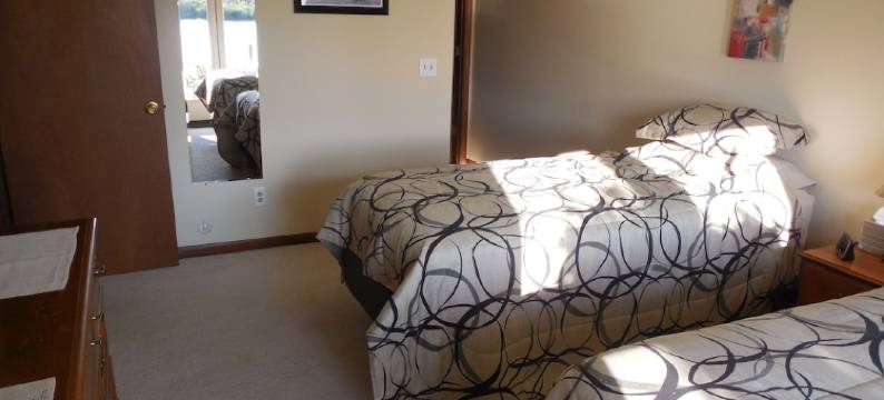 River Front,  Two story duplex with boat dock图片