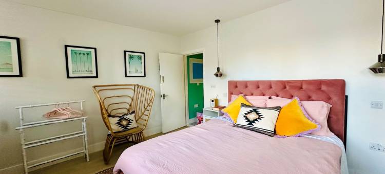 诺丁山联排别墅 - 可住5人/宠物可带/电视/无线网络(TownHouse by Notting Hill - Sleeps5 PetsOk Tv Wifi)图片