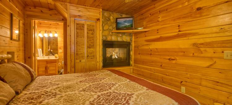 Private Wooded Setting with Game Room and Hot Tub - Stunning Rustic Haven图片