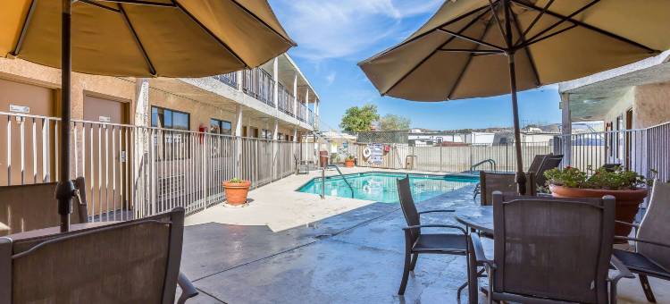 魔山地区罗德威旅馆(Rodeway Inn Magic Mountain Area)图片