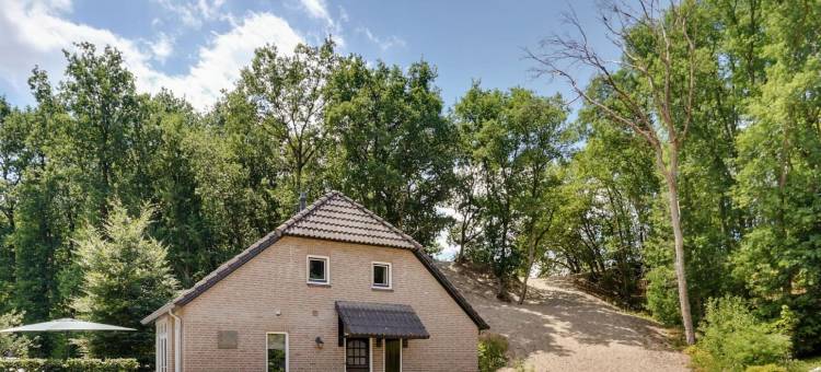 度假屋带露台在Bedafse Bergen(Holiday Home with a Terrace at Bedafse Bergen)图片