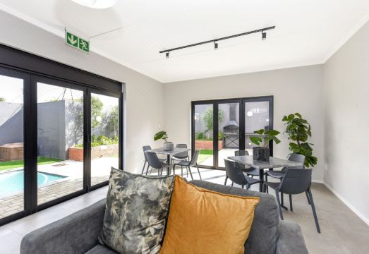 The Bailey 61A Hotel Overview