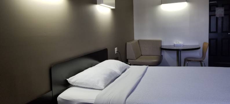 茵斯菲尔6号汽车旅馆(Joys Inn Innisfail, AB)图片