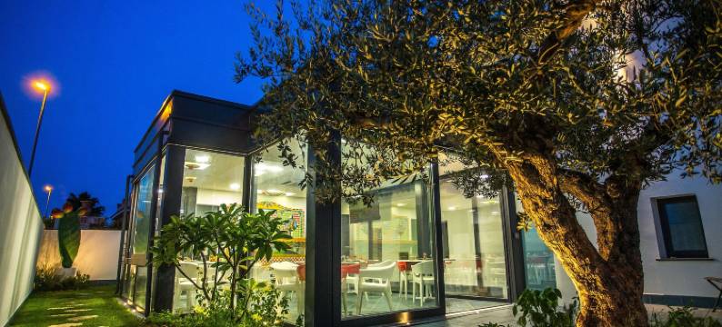 梦神怀抱家庭旅馆(Tra le Braccia di Morfeo)图片