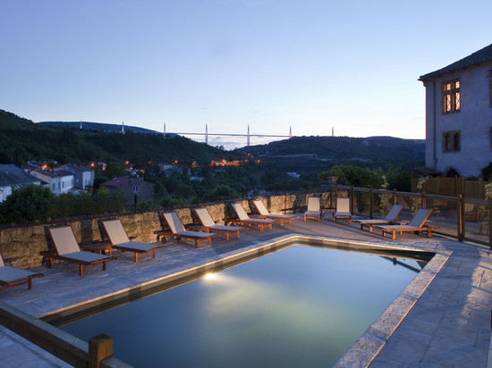 克雷塞尔城堡酒店