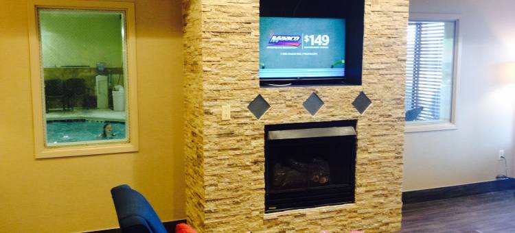 克里斯特尔莱克-阿尔冈金舒适酒店(Comfort Inn Crystal Lake - Algonquin)图片