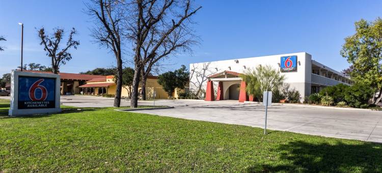 尤瓦尔迪6号汽车旅馆(Motel 6 Uvalde, TX)图片