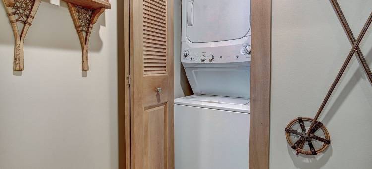 Luxury 1-Bedroom Ski-in Out Condo with Slopeside Heated Pool, No Cleaning Fee 1 Condo by Redawning图片