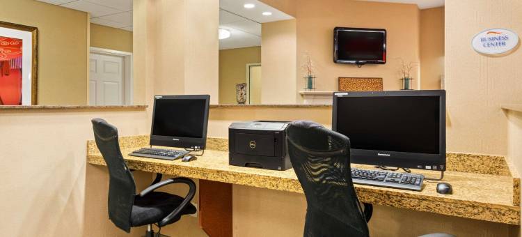 Baymont by Wyndham Denver International Airport图片