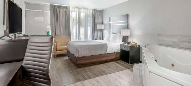 哈迪维尔凯艺套房酒店-萨凡纳北(Quality Inn & Suites Hardeeville - Savannah North)图片