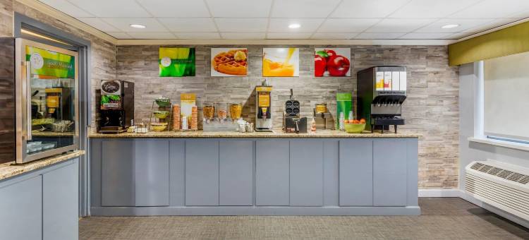 罗利达勒姆机场凯艺套房酒店(Quality Inn & Suites Raleigh Durham Airport)图片