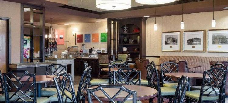 舒适套房酒店(Russell Inn & Suites)图片