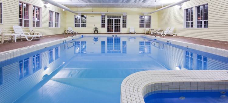 Holiday Inn Express ST。 IGNACE，湖前(Holiday Inn Express ST. Ignace-Lake Front)图片