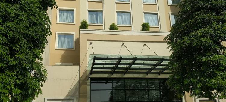 古尔冈柠檬树主市中心酒店(Lemon Tree Premier City Center)图片