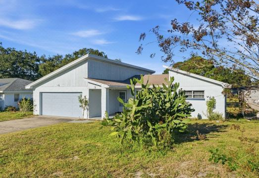 The Lake Home - Beautiful Oasis in the Heart of Florida! 2 Bedroom Home by RedAwningHotel Overview