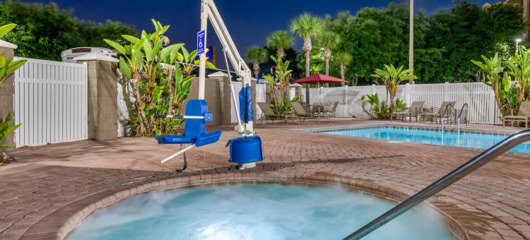 近奥兰多环球影城舒适套房酒店(Comfort Suites Near Universal Orlando Resort)图片