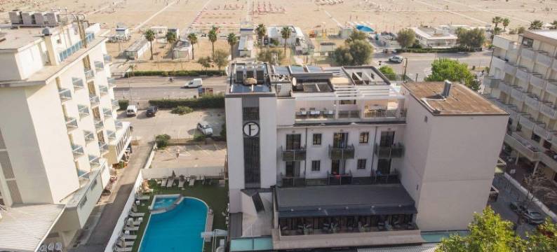 法拉帝海滩酒店(Ferretti Beach Hotel)图片